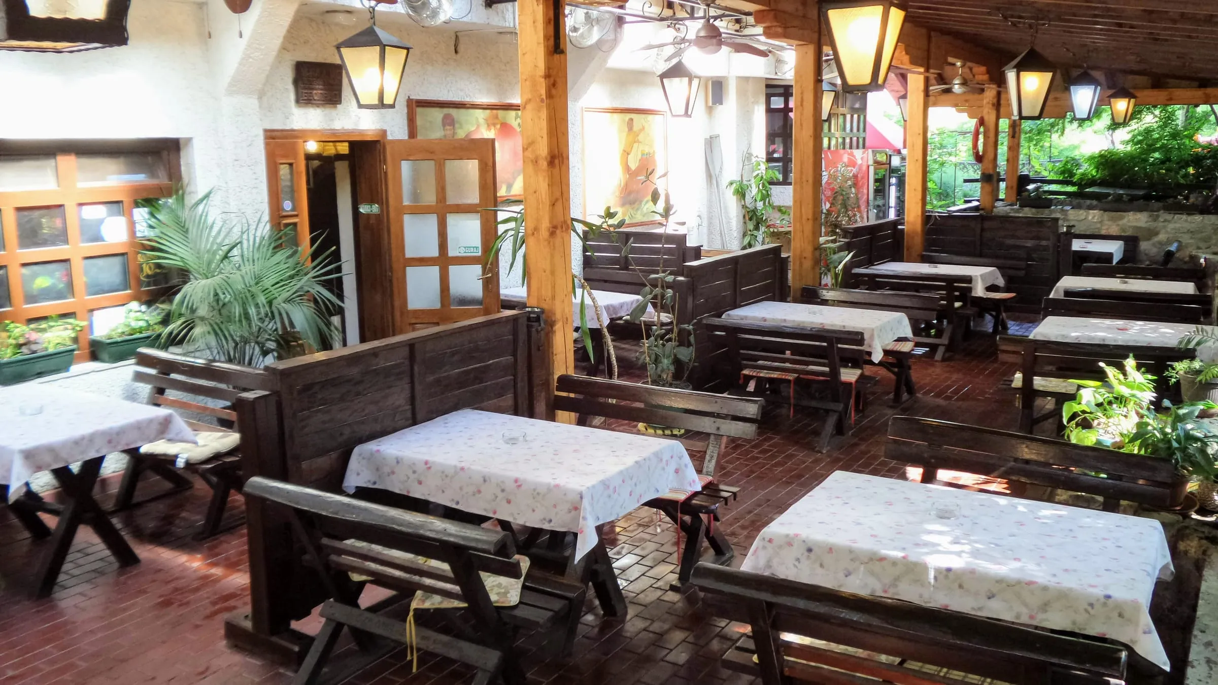 Terasa uz zid kuće